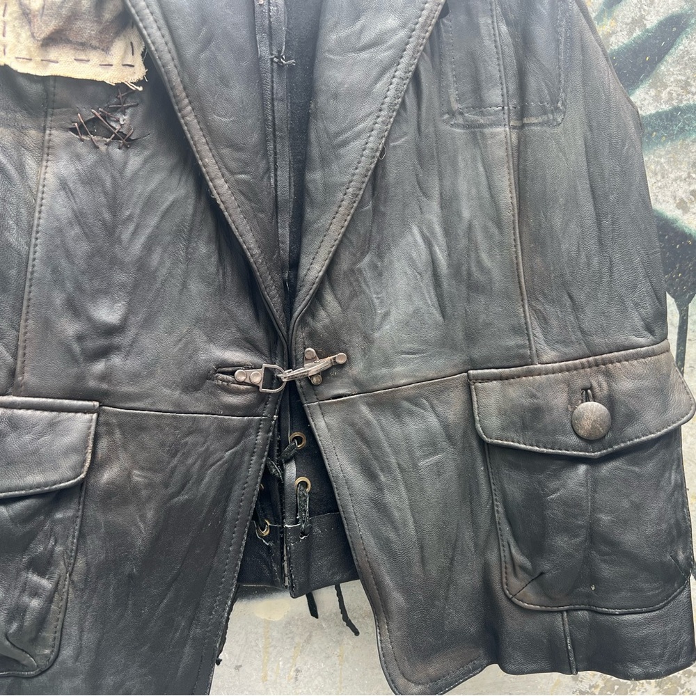 QUEEN of NOTHING Leather Battle Vest Fantasy Paranormal Holly Black - Picture 11 of 16